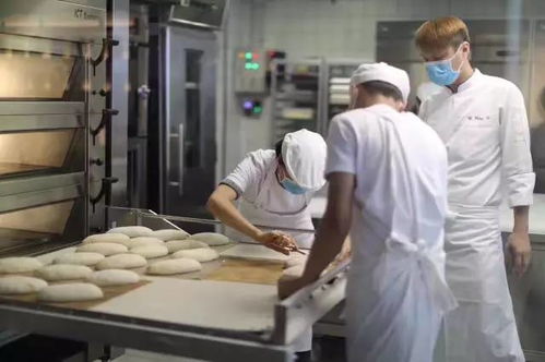 排隊7小時才能喝上的喜茶，竟是這個帥得掉渣的90后男神一手創立